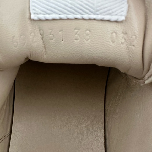 SOLD. WOMEN'S RHYTON GUCCI LEATHER SNEAKER - Picture 4 of 5